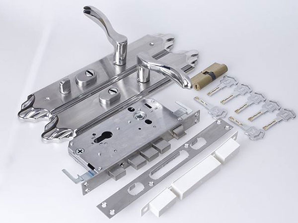 臨海上門開鎖(防盜門開鎖電話)