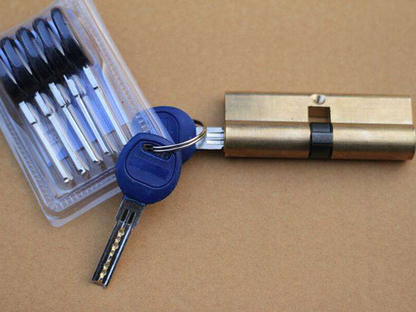 宜都安裝指紋鎖(換鎖芯換鎖公司)