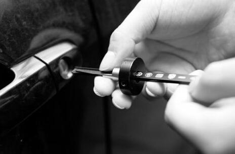 哈爾濱轎車鑰匙鎖車里怎么辦